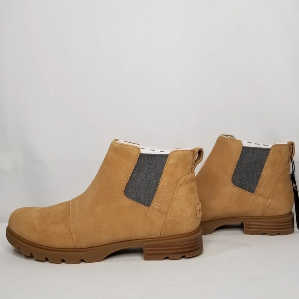 Sorel Women's Emelie III Chelsea Waterproof Boots Size 7 Tawny Buff, Gum NWT